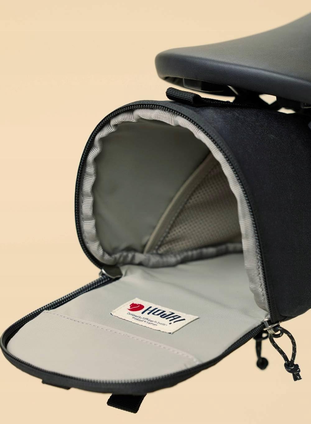 fj-llr-ven-hoja-seatbag-fahrrad-satteltasche-1-2-liter-schwarz-vinylon-mit-wasse image 4