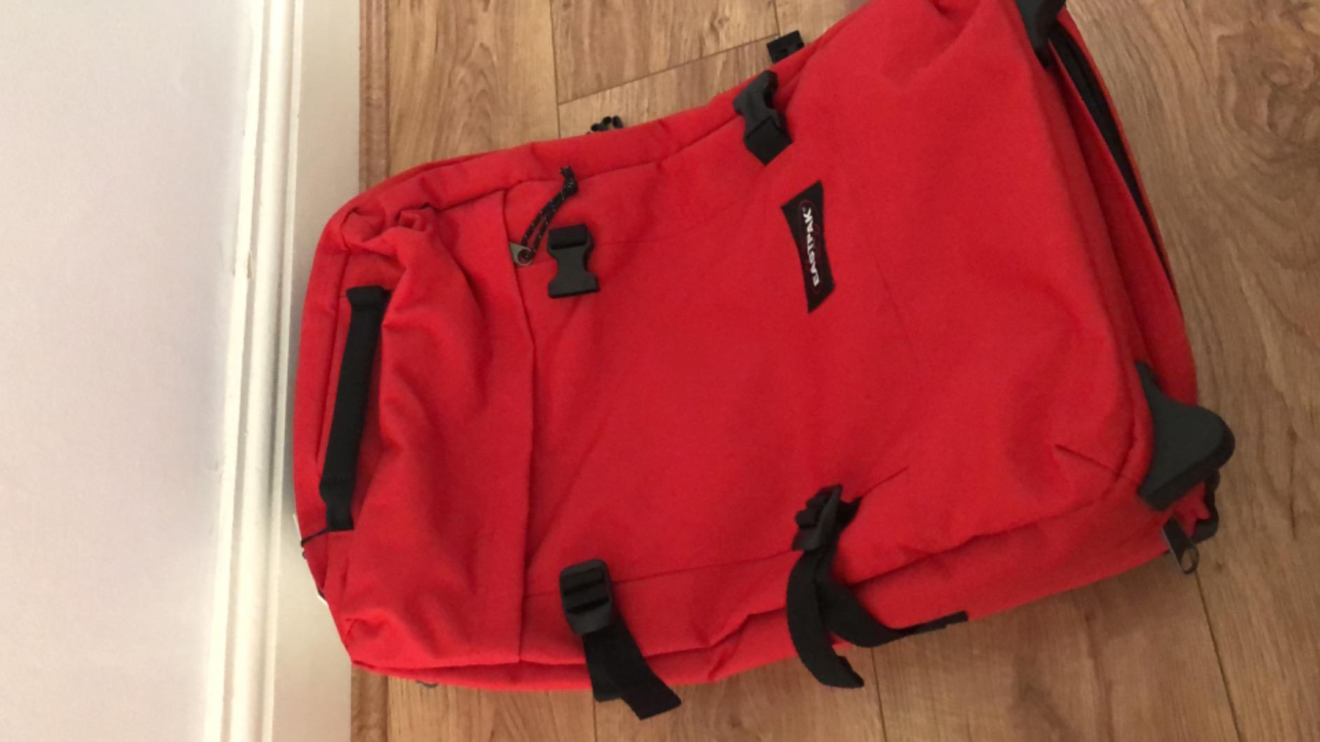 Perfektes Handgepäck, toller Look
