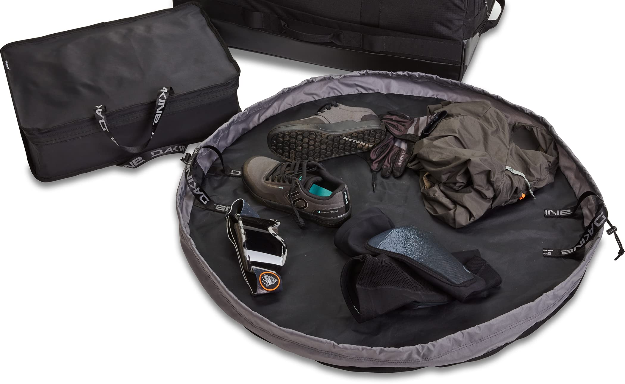 dakine-torque-duffle-125l-sporttasche-riesen-sportduffel-mit-helmtasche-und-stie image 4