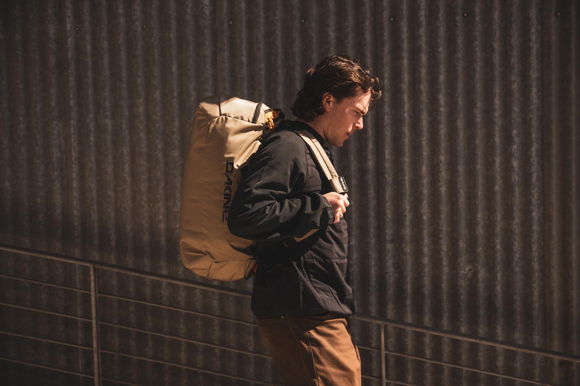 dakine-ranger-duffle-60l-reisetasche-wetterfeste-sportduffle-aus-900d-gewebe-mit image 4
