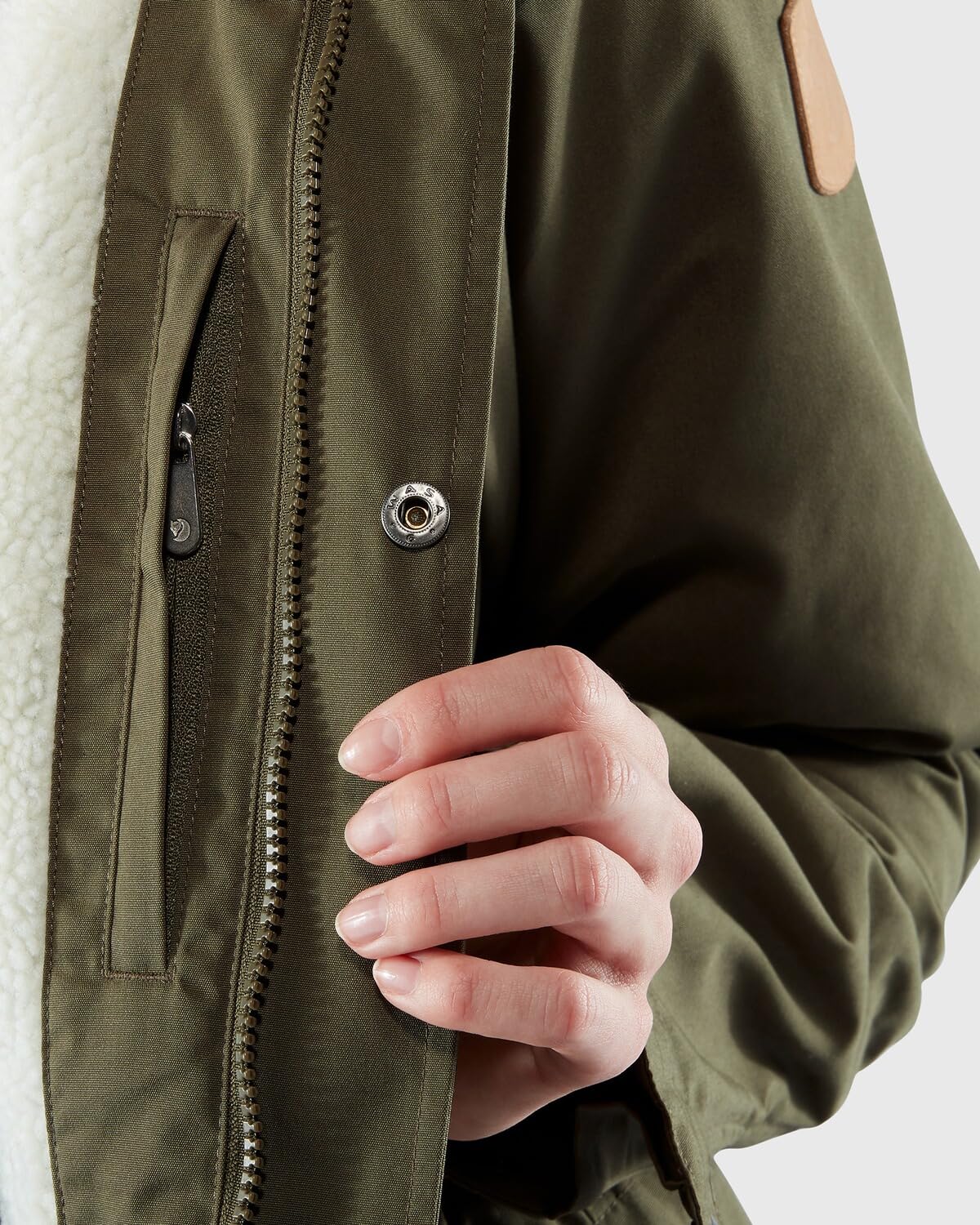 fj-llr-ven-greenland-winter-anorak-damen-g-1000-mit-supreme-microloft-isolierung image 3
