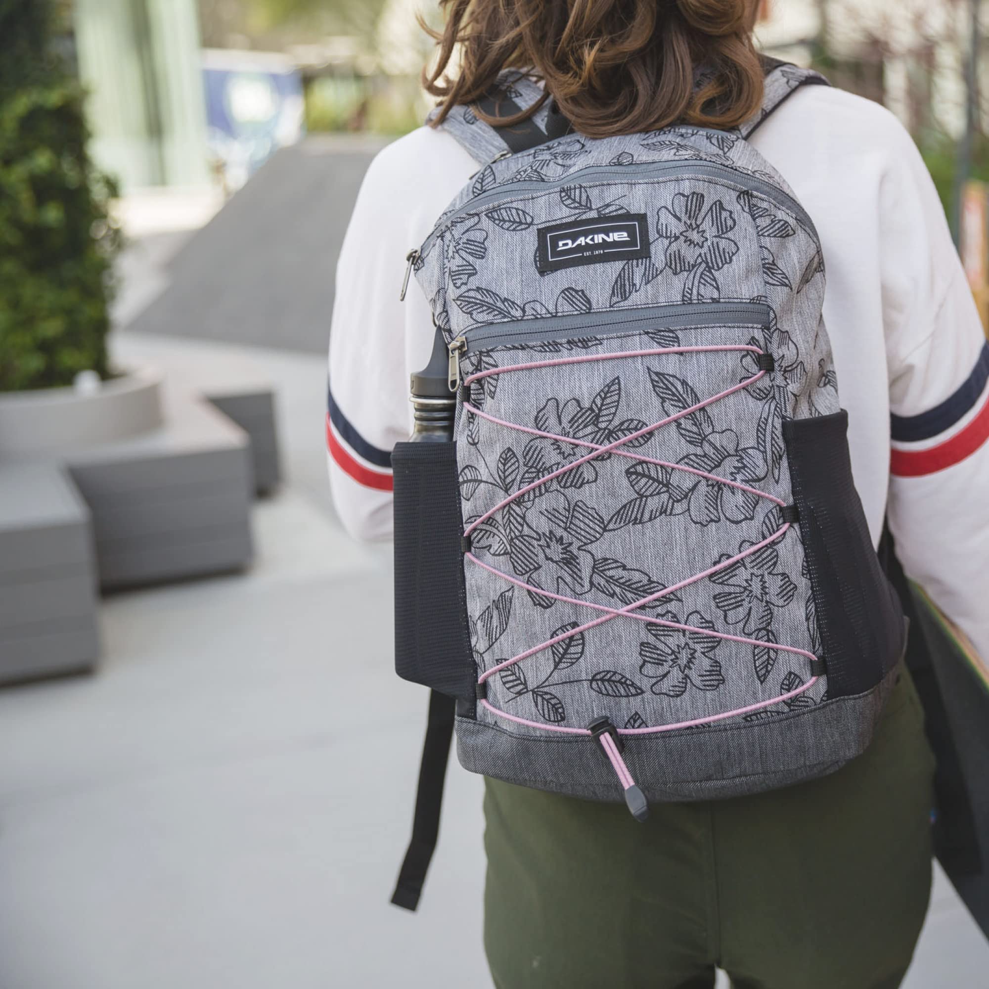 dakine-wndr-pack-18l-rucksack-unisex-daypack-mit-fleece-sonnenbrillenfach-und-br image 7