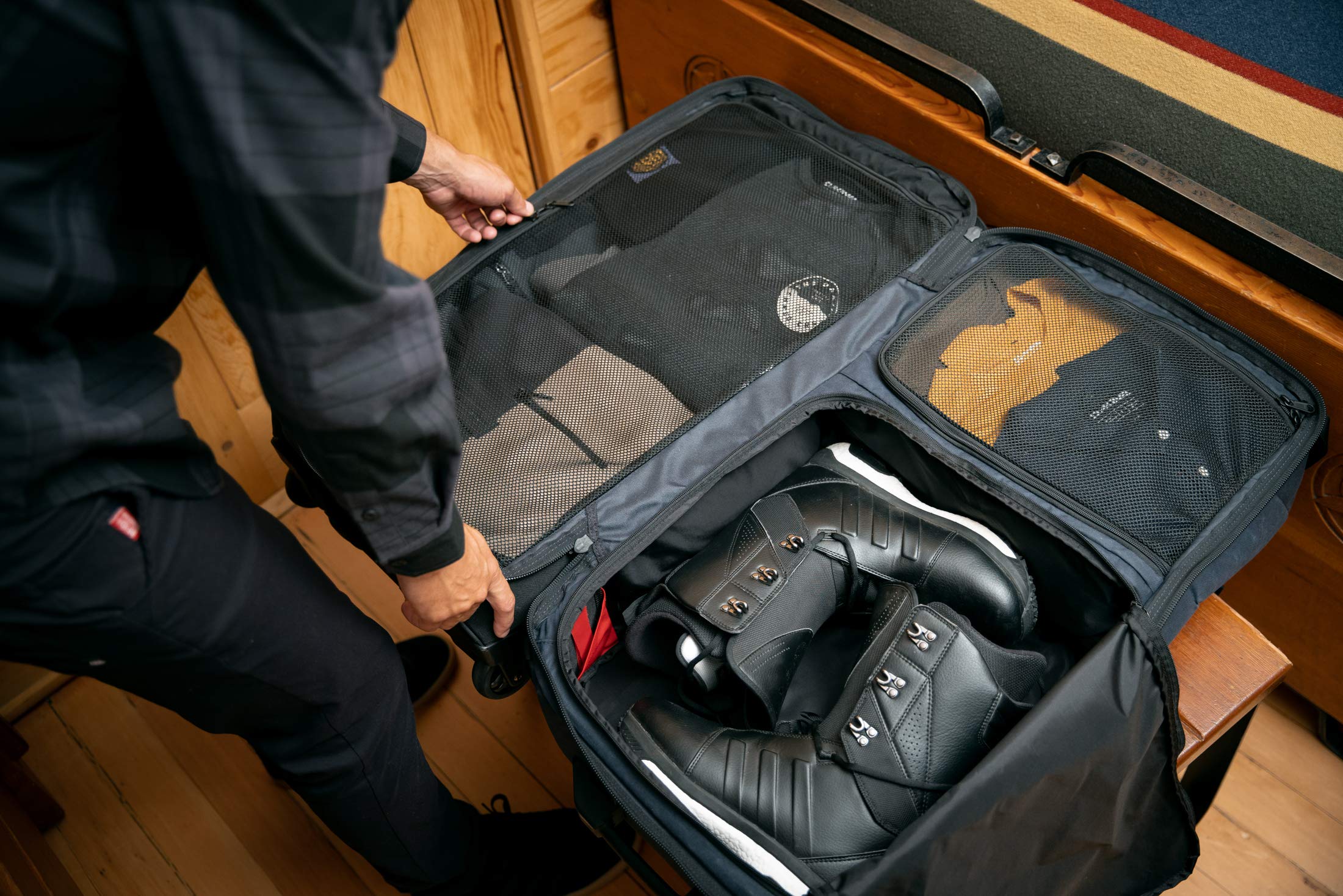dakine-split-roller-reisetasche-mit-r-dern-ger-umiger-rollkoffer-mit-praktisch-u image 8